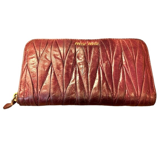Miu Miu Red Leather Matelasse Wallet Zip Around Clutch Authentic - Picture 1 of 8